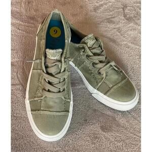 Blowfish Women's Casual Sneakers Size 9 NWOT